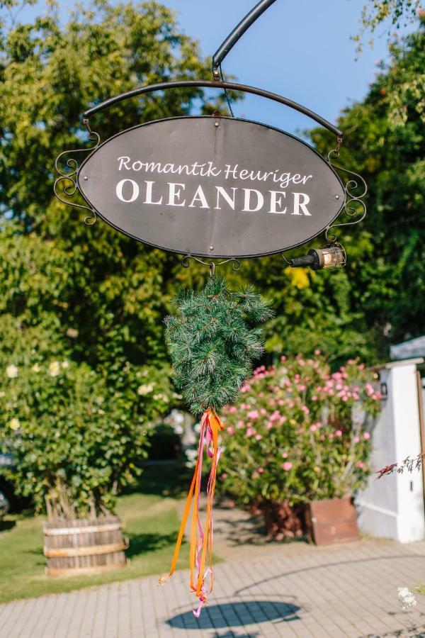Oleander Romantik Zimmer Trausdorf an der Wulka Luaran gambar
